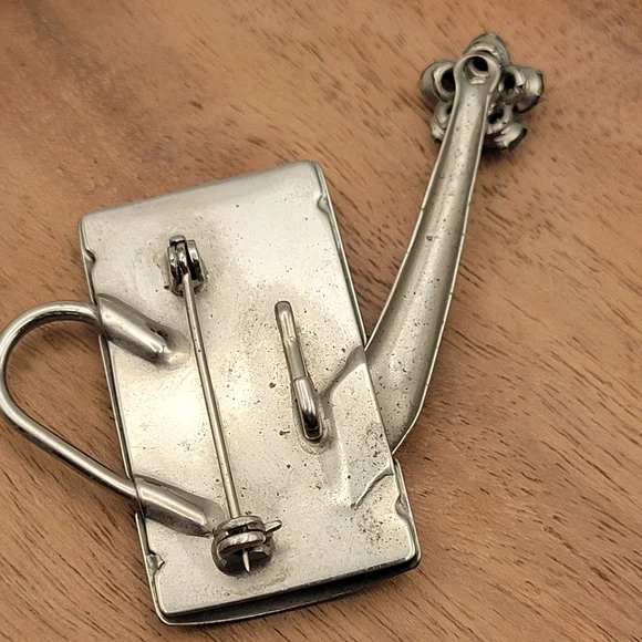 Adorable Silver Watering Can Brooch with Rhinestones Paste - Picture 3 of 8
